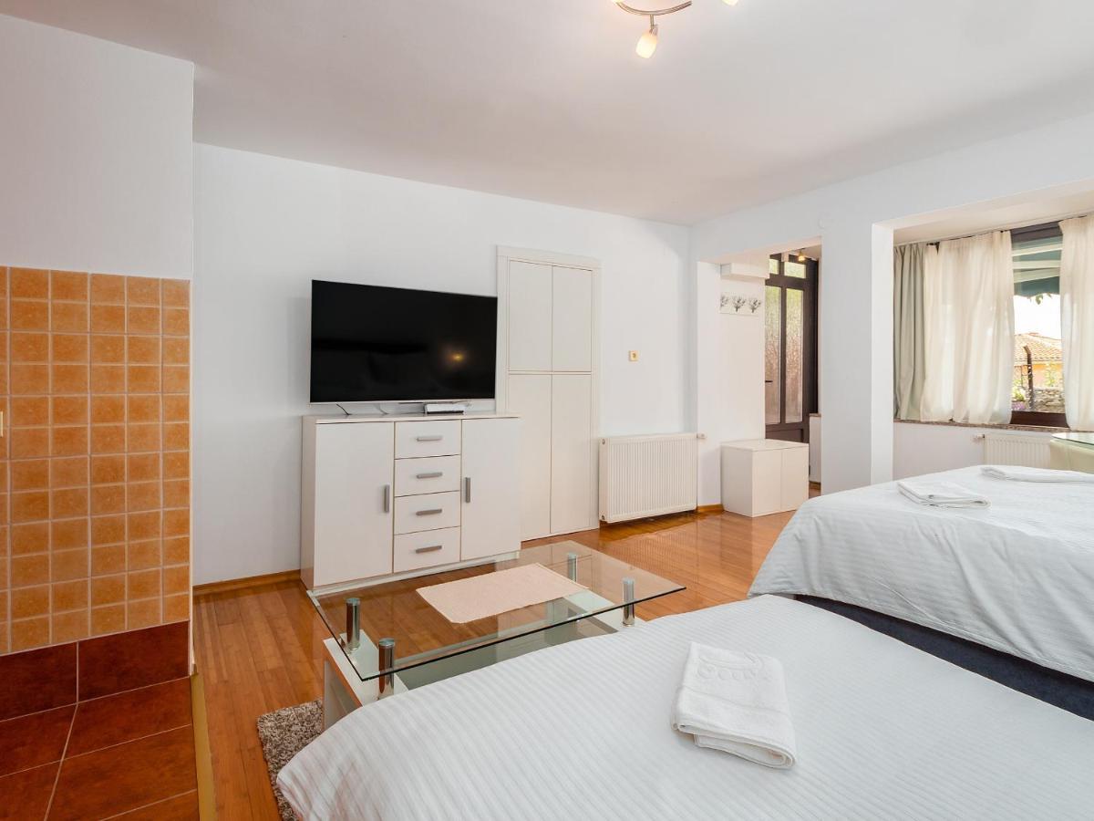 Studio Apartment "Kalina" 550 M From Sea Fiume Kültér fotó